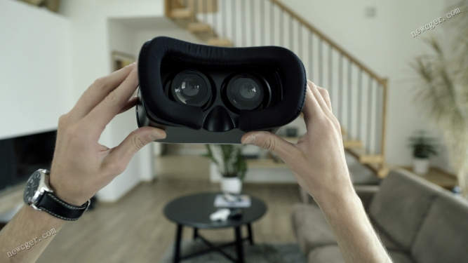 VR眼镜视频素材.jpg